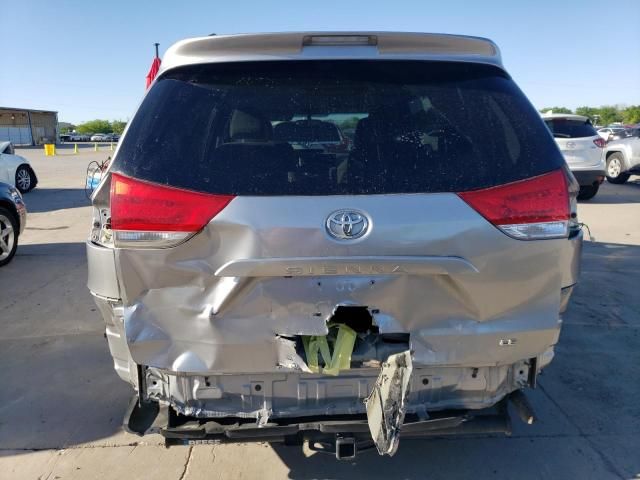 2011 Toyota Sienna LE