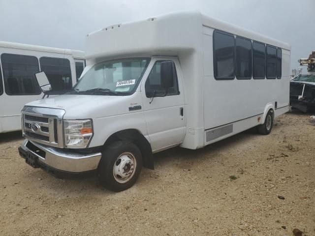 2019 Ford Econoline E450 Super Duty Cutaway Van