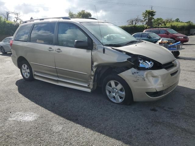 2004 Toyota Sienna CE