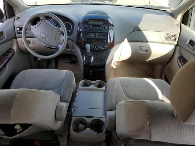 2004 Toyota Sienna CE