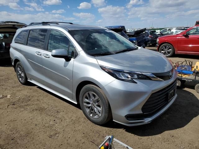 2022 Toyota Sienna LE