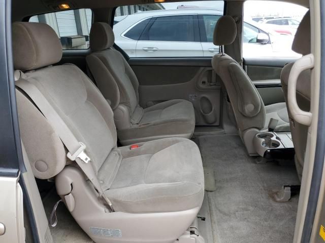 2005 Toyota Sienna CE