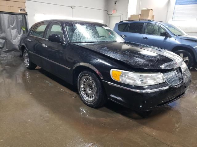 2000 Lincoln Town Car Signature