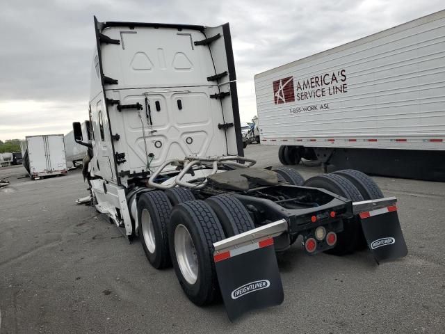 2021 Freightliner Cascadia 126