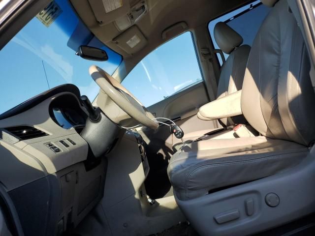 2011 Toyota Sienna LE