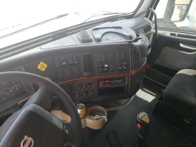 2007 Volvo VN VNL