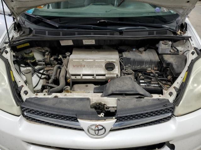 2005 Toyota Sienna XLE