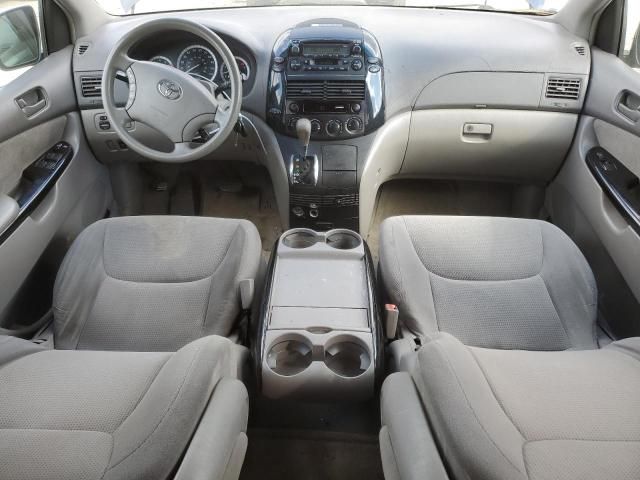 2004 Toyota Sienna CE