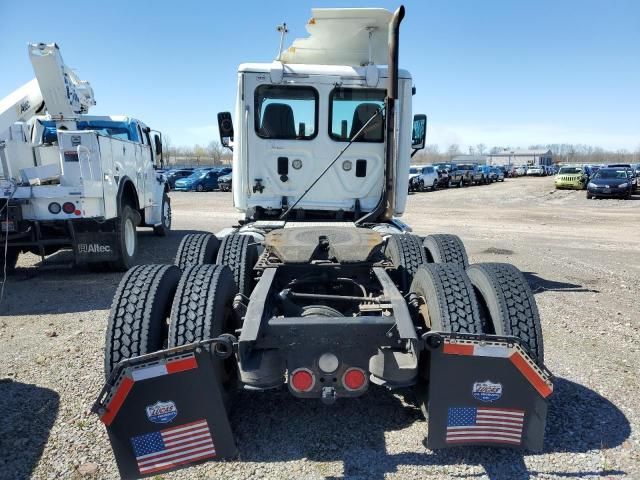 2012 Freightliner Cascadia 125