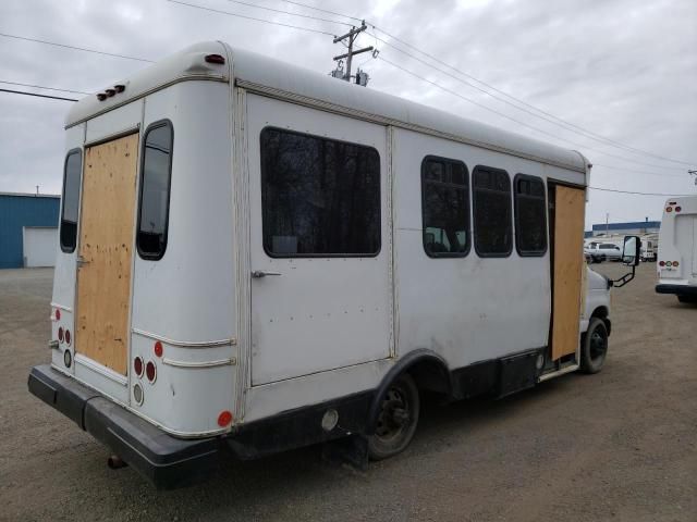 2006 Ford Econoline E450 Super Duty Cutaway Van