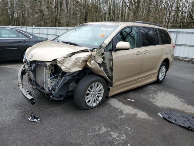 2012 Toyota Sienna XLE