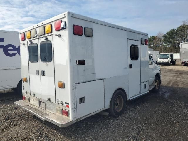 2010 Ford Econoline E350 Super Duty Cutaway Van