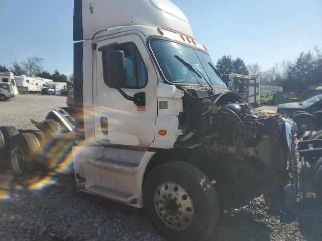 2015 Freightliner Cascadia 113