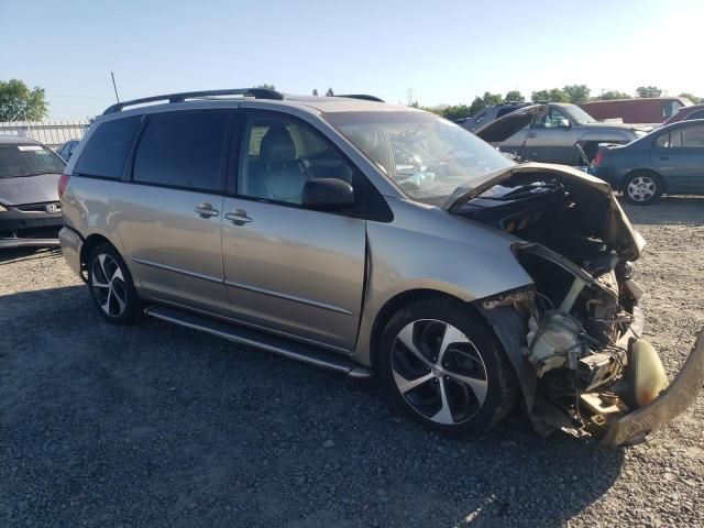 2004 Toyota Sienna XLE