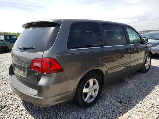 2010 Volkswagen Routan SE