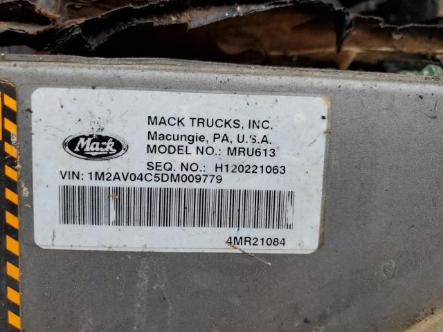 2013 Mack 600 MRU600