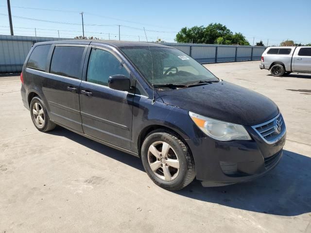 2010 Volkswagen Routan SE