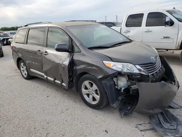 2017 Toyota Sienna LE