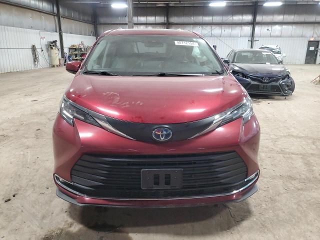 2021 Toyota Sienna XLE