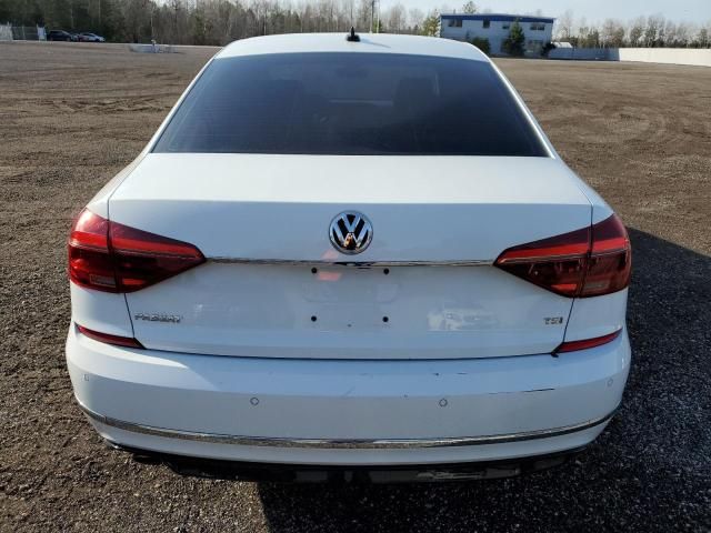 2017 Volkswagen Passat Highline W/ R-Line