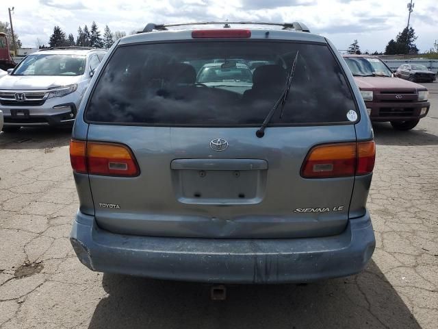 2000 Toyota Sienna LE