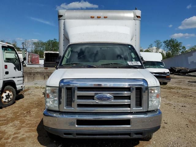 2013 Ford Econoline E350 Super Duty Cutaway Van