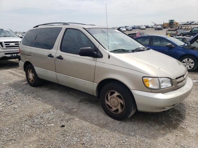 2000 Toyota Sienna LE