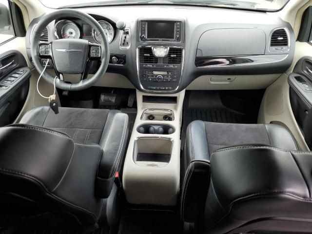 2014 Chrysler Town & Country Touring L