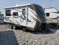 Camiones sin daños a la venta en subasta: 2013 Keystone 5th Wheel