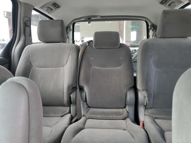 2004 Toyota Sienna CE