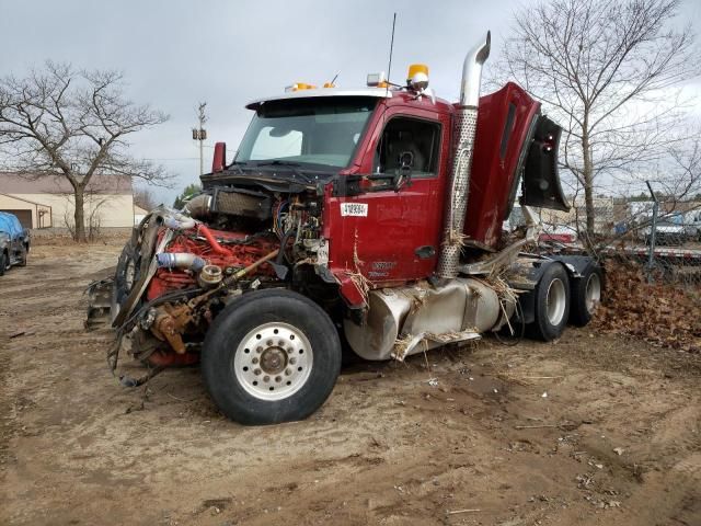 2018 Kenworth Construction T880