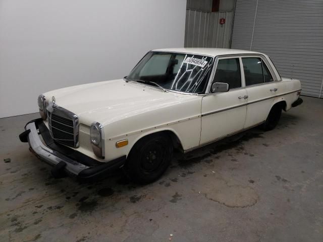 1975 Mercedes-Benz 240 D