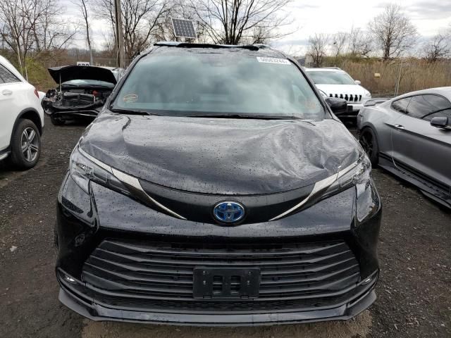 2022 Toyota Sienna XLE