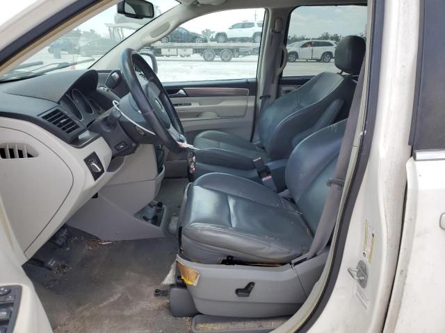 2010 Volkswagen Routan SE