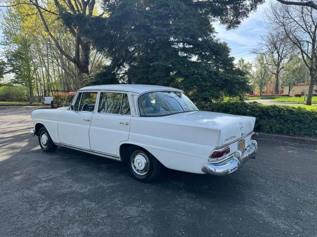 1967 Mercedes-Benz 200D