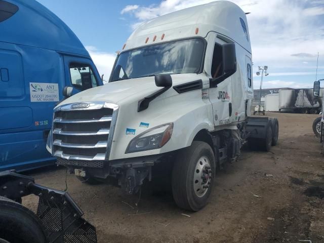 2022 Freightliner Cascadia 126