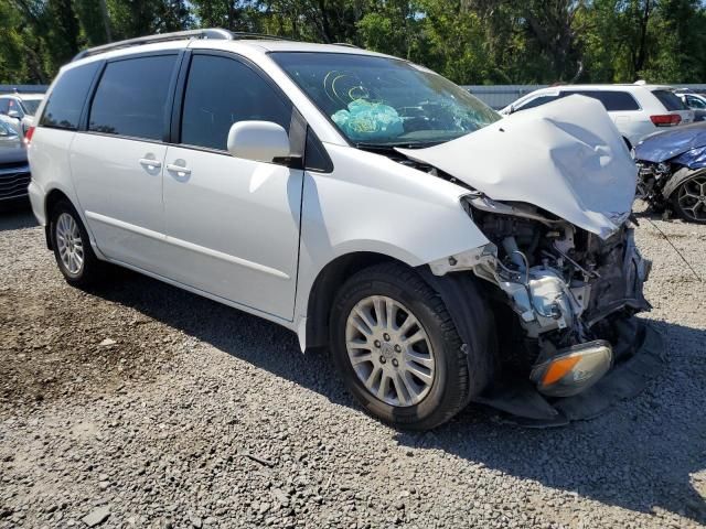 2010 Toyota Sienna XLE