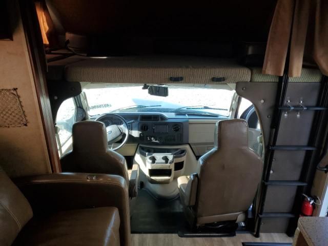 2015 Ford Econoline E450 Super Duty Cutaway Van