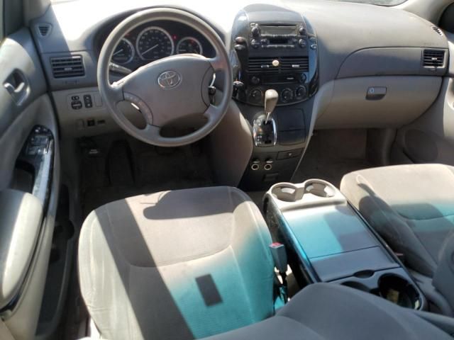 2004 Toyota Sienna CE