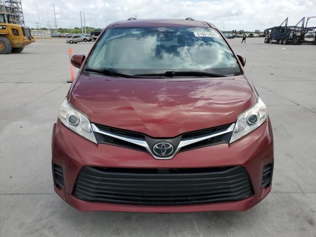 2019 Toyota Sienna LE