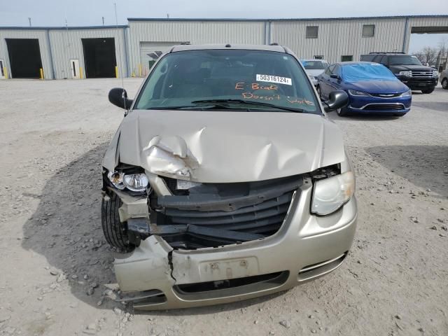 2007 Chrysler Town & Country LX