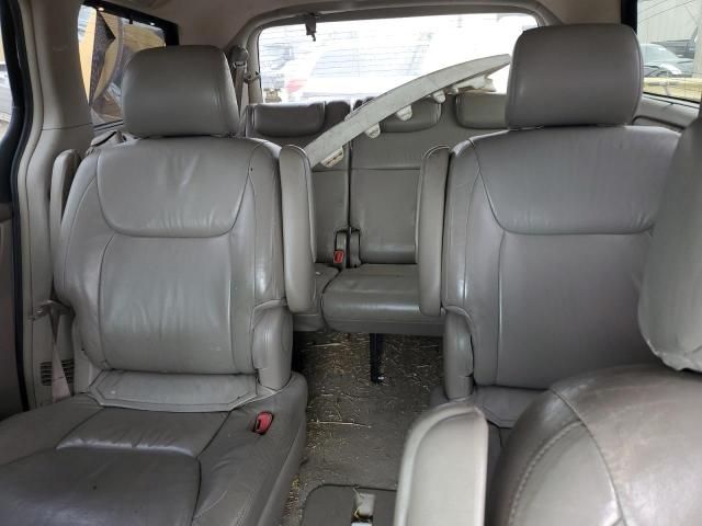 2004 Toyota Sienna XLE