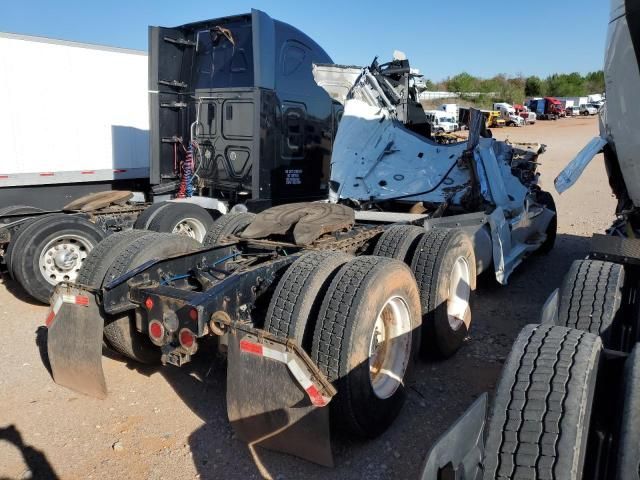 2019 Freightliner Cascadia 126