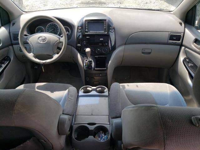 2004 Toyota Sienna CE