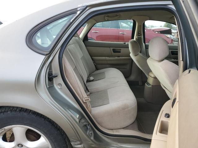 2004 Ford Taurus SE