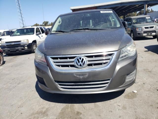 2010 Volkswagen Routan SE