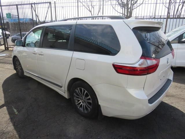 2019 Toyota Sienna XLE