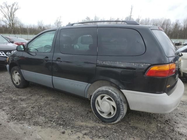 2000 Toyota Sienna LE