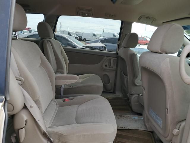 2004 Toyota Sienna CE