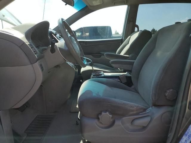 2004 Toyota Sienna CE